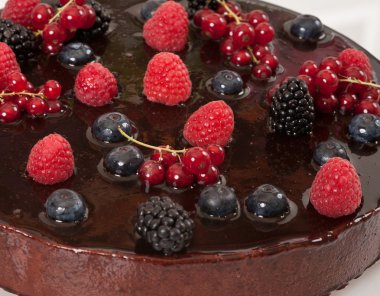 meyve ile çikolatalı kek