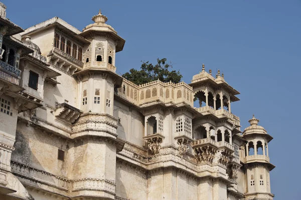 Udaipur, Hindistan 'daki şehir sarayı — Stok fotoğraf