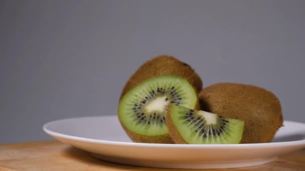 Kiwi Mesa Frutas Verdes — Vídeos de Stock