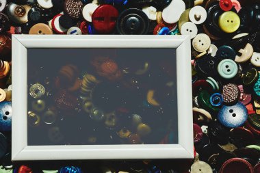 Terzi düğmeleri arkaplanındaki metin için boş mat çerçevesi ve yeri