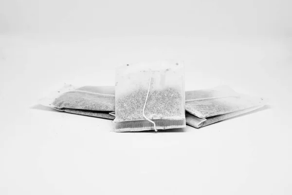 Três sacos de chá isolados no fundo branco — Fotografia de Stock
