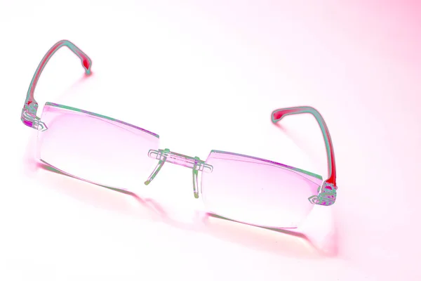 Neonově růžové červené brýle pro zlepšení diskotéky vidění. izolované — Stock fotografie