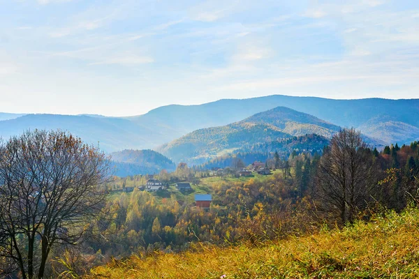 Een Grote Natuurlijke Hoogte Van Het Aardoppervlak Stijgt Abrupt Van — Stockfoto