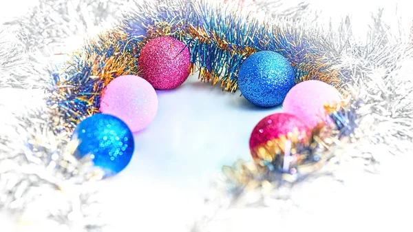 Vakantie Kaart Voor Tekst Een Witte Achtergrond Met Decorelementen Kerstballen — Stockfoto