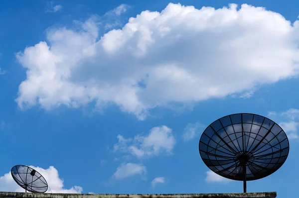 Satellite dish — Stock Photo, Image