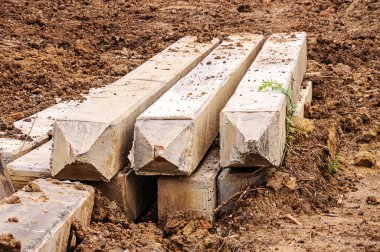 Beton yığınları
