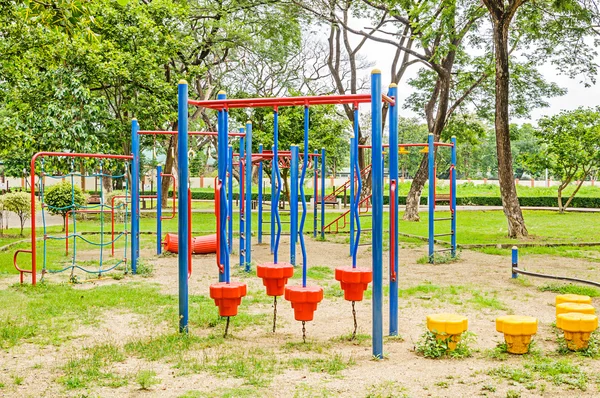 Colorido equipo de parque infantil — Foto de Stock