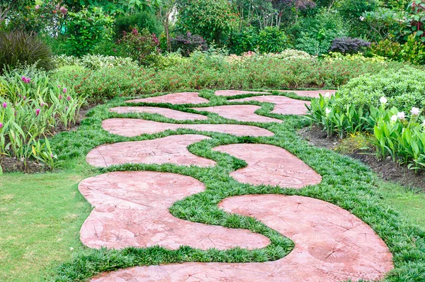 O caminho no jardim. — Fotografia de Stock