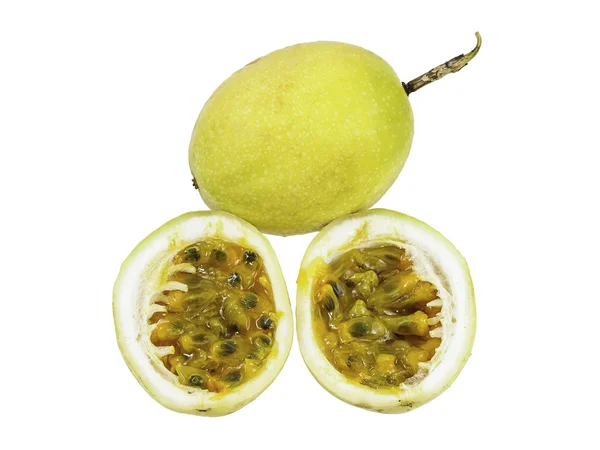 Fruta de maracujá inteiro e aberto — Fotografia de Stock