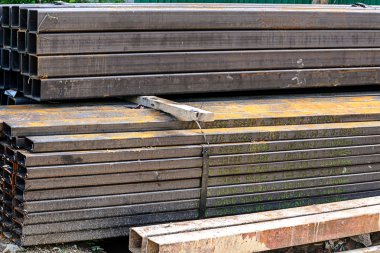 Rectangular metal pipe