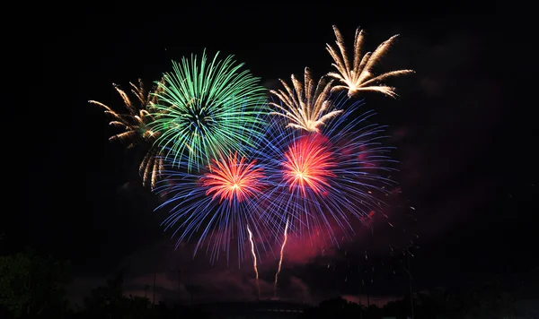 Fuegos artificiales coloridos — Foto de Stock