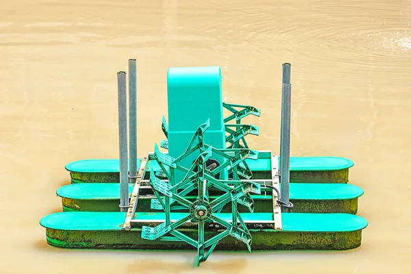 Grünes Turbinenwasser — Stockfoto