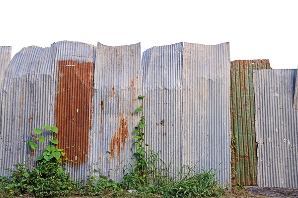 Cerca de ferro galvanizado velho — Fotografia de Stock