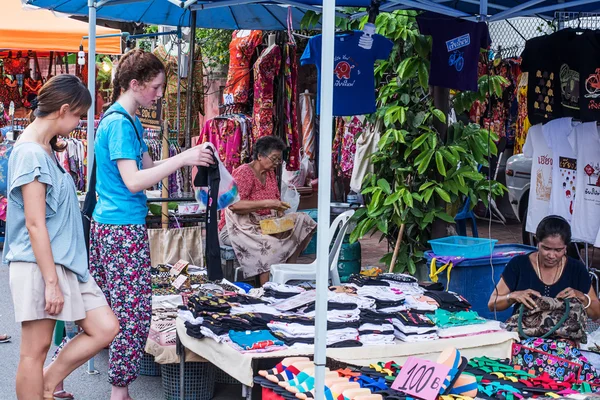 Wandelen straat markt. — Stockfoto