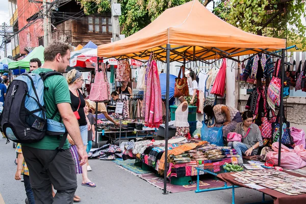 Semt pazarı yürüyüş.