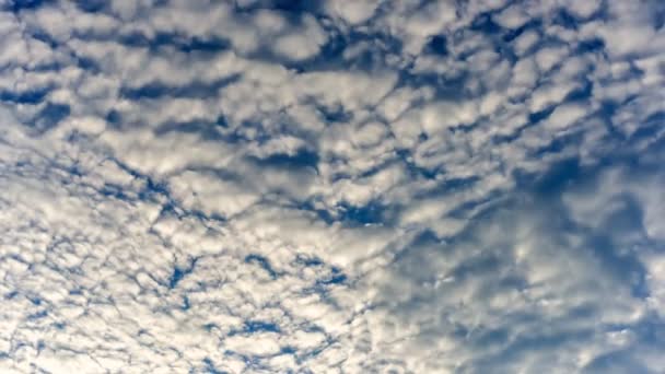 Temps Passe Les Nuages Gonflés Déplacent Travers Ciel Bleu Paysage — Video