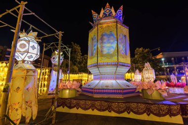 Tayland 'daki Chiang Mai Loy Krathong Festivali' nde fenerler süslendi.