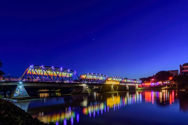 Tayland 'daki Chiang Mai Loy Krathong Festivali' nde fenerler süslendi.