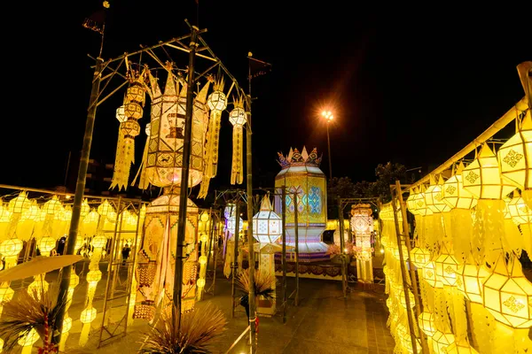 Tayland 'daki Chiang Mai Loy Krathong Festivali' nde fenerler süslendi.