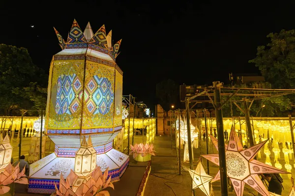 Tayland 'daki Chiang Mai Loy Krathong Festivali' nde fenerler süslendi.