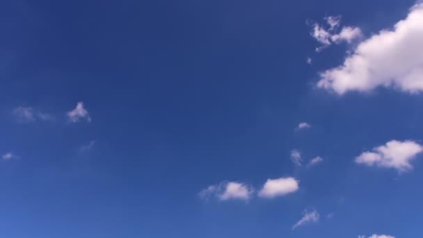 Waktu Berlalu Awan Mengembang Bergerak Melintasi Langit Biru Ultra Pemandangan — Stok Video