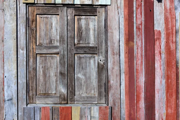 Vintage Fenêtre Bois Sur Vieux Mur Maison Bois Lamelles Bois — Photo