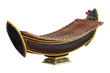 Tayland ksilofonu kırpma yolu ile beyaz arka plan çalışmasında izole edildi. Tayland müzik aletleri.