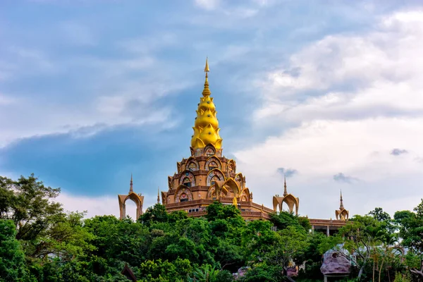 Красивый Храм Называется Wat Phra Thart Pha Son Kaew Расположенный — стоковое фото