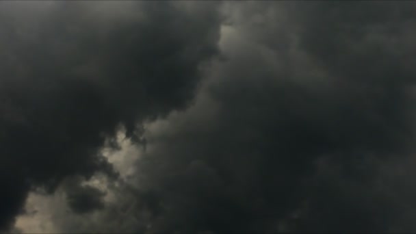 Zeitraffer Grau Und Weiß Rollende Geschwollene Wolken Himmel Konzept Gewitterwolken — Stockvideo