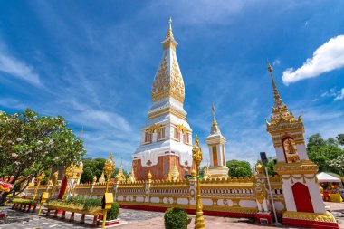 Phra 'dan Phanom Tapınağı' ndan Phanom Pagoda Nakhon Phanom, Tayland. Phra Phanom, her zaman turistler tarafından ziyaret edilen kutsal ve ünlü eski bir tapınak olan kare bir Pagoda..