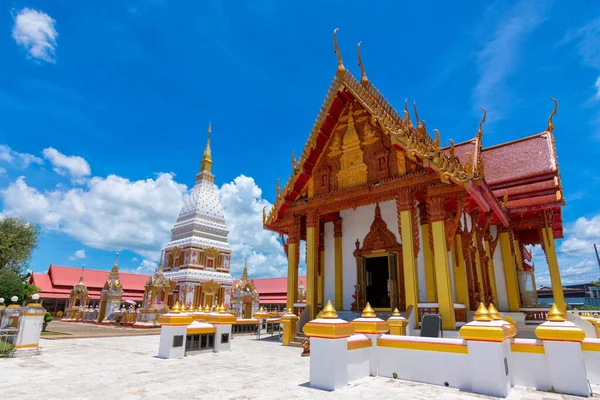 泰国Nakhon Phanom的Renu Nakhon区Phra Renu寺庙的Renu塔 Phra Renu是一座方形的粉红塔 是一座神圣而著名的古寺 游客经常光顾 — 图库照片