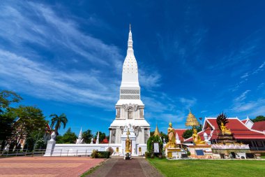 Tha Uthen Bölgesi 'ndeki Tha Uthen Tapınağı, Nakhon Phanom, Tayland' dan Uthen Pagoda. Phra Tha Uthen her zaman turistler tarafından ziyaret edilen kutsal ve ünlü bir tapınak olan kare bir Pagoda 'dır..