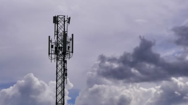 Time Lapse Τηλεπικοινωνιακοί Πύργοι Σύννεφα Κίνησης Ουρανό Φόντο Βίντεο Βίντεο — Αρχείο Βίντεο