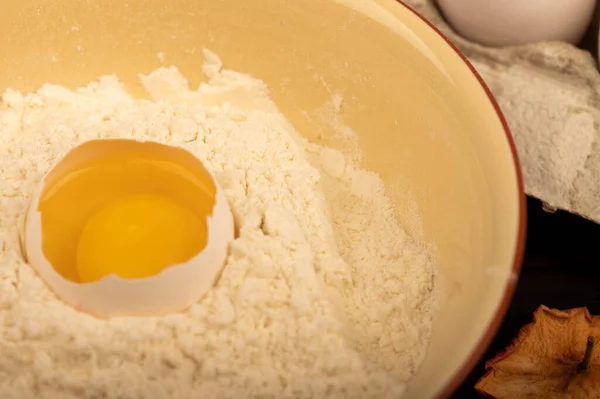 Broken White Chicken Egg Bowl Wheat Flour Dried Apple Chips — Stock Photo, Image