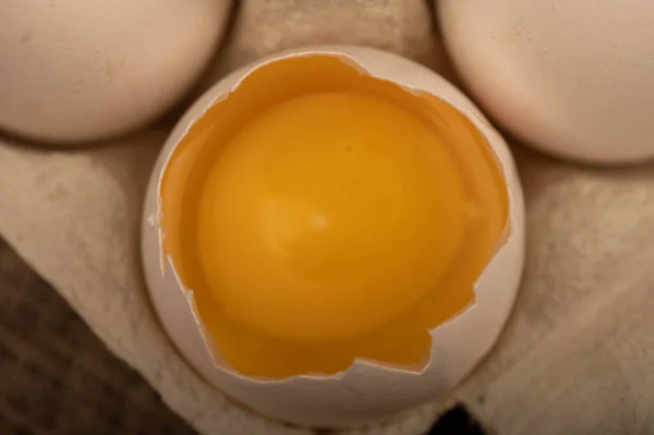 White Chicken Eggs One Broken Egg Tray Made White Cardboard — Stock Photo, Image