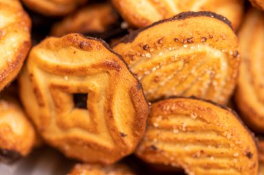 Çikolata kremalı kıvırcık kurabiyeler, arka plan resmi, yakın plan, seçici odak