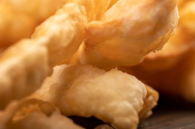 Tuzlu kızarmış ekmek çubukları, yakın çekim, seçici odaklanma.