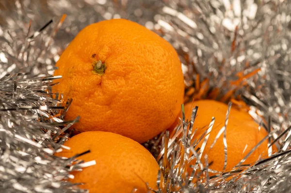 Décorations Nouvel Noël Table Festive Avec Mandarines Tinsel Boules Noël — Photo