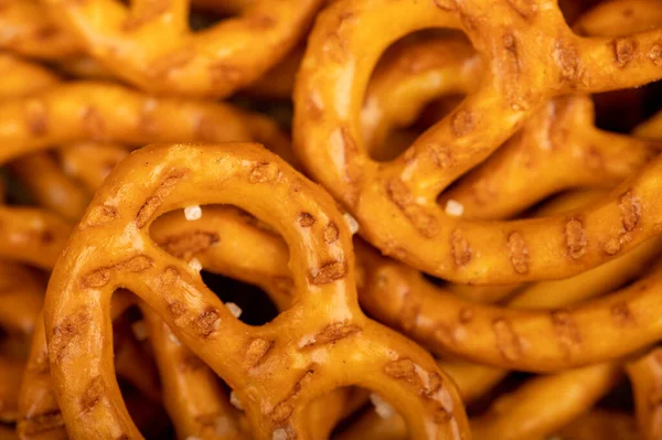 Knusprige Brotstrohhalme Mit Salz Nahaufnahme Selektiver Fokus Draufsicht — Stockfoto