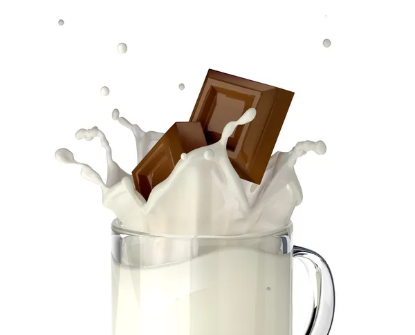 Due blocchi di cioccolato che cadono in una tazza di vetro piena di latte fresco — Foto Stock
