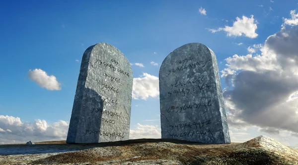 Dieci comandamenti pietre, visti da terra — Foto Stock