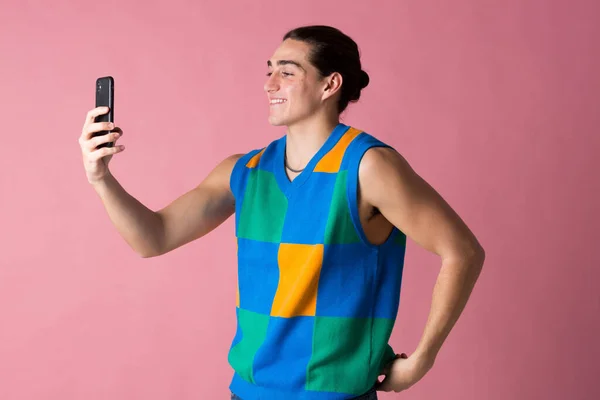 Modelo Tirando Uma Selfie Com Seu Celular Videoconferência Trabalho Com — Fotografia de Stock