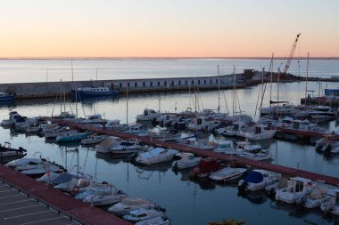 La Ampolla, Tarragona, Katalonya, İspanya 'da küçük bir marina..