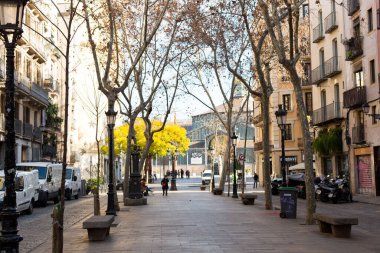 Barcelona 'nın eski şehir merkezinde bir sokak.
