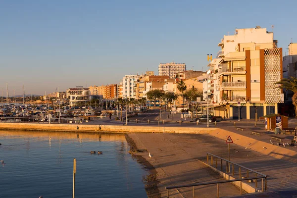 Maritime Stadt La Ampolla, Tarragona, Katalonien, Spanien — Stockfoto