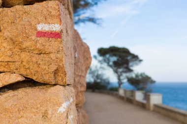 Kosta Brava 'da sahil yolu, Sant Feliu de Guixols, Girona, Katalonya, İspanya.
