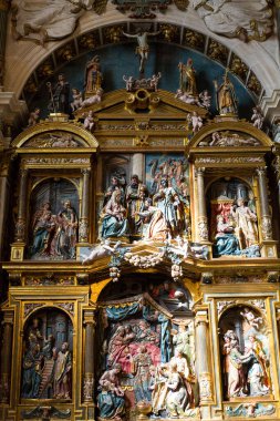 Burgos, Castilla, İspanya 'nın iç katedrali, mimari, heykel ve sunak detayları.