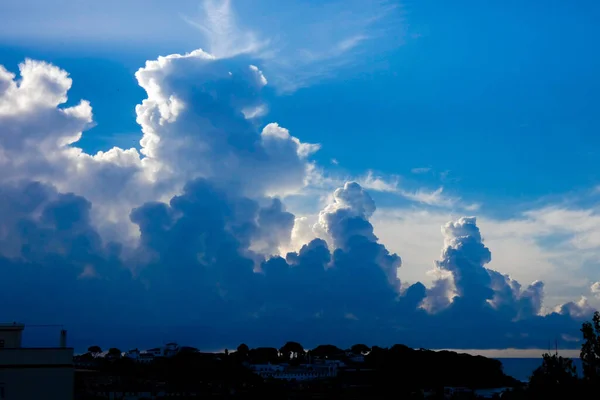 Nuvens Tempestade Acumulando Para Despejar Chuva — Fotografia de Stock