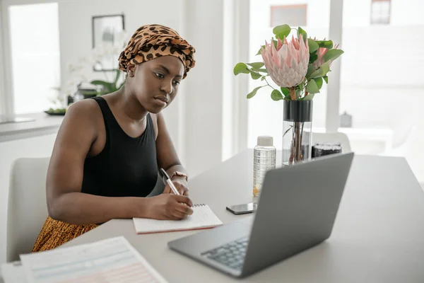 Black African Woman Working Home Looking Laptop Writing Notes Laptop — Stockfoto