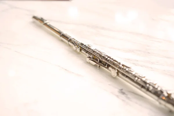 Fluit Blaasinstrument Klassiek Orkest Zilveren Moderne Fluit Witte Bladmuzieknoot Voor — Stockfoto